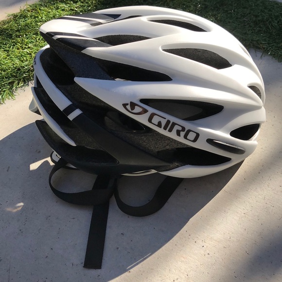 giro savant road bike helmet